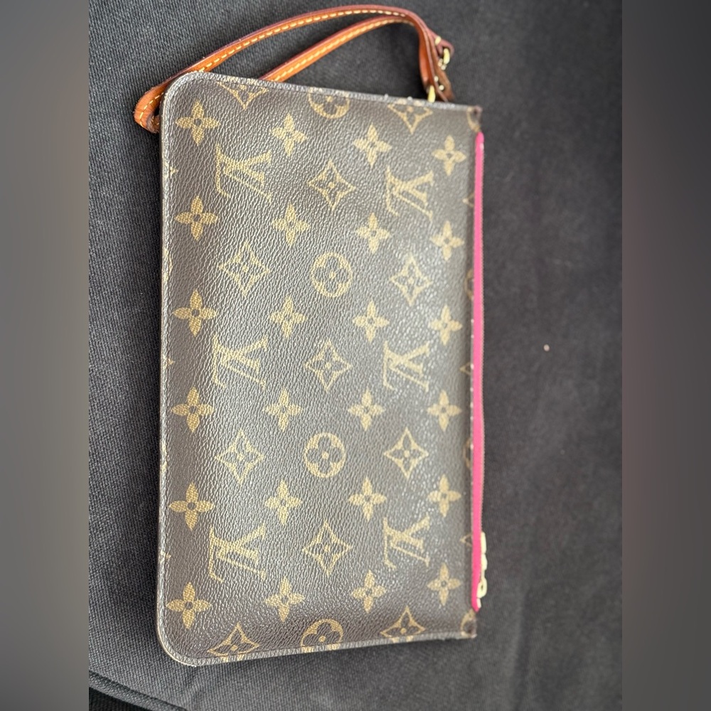 Louis Vuitton pouchette